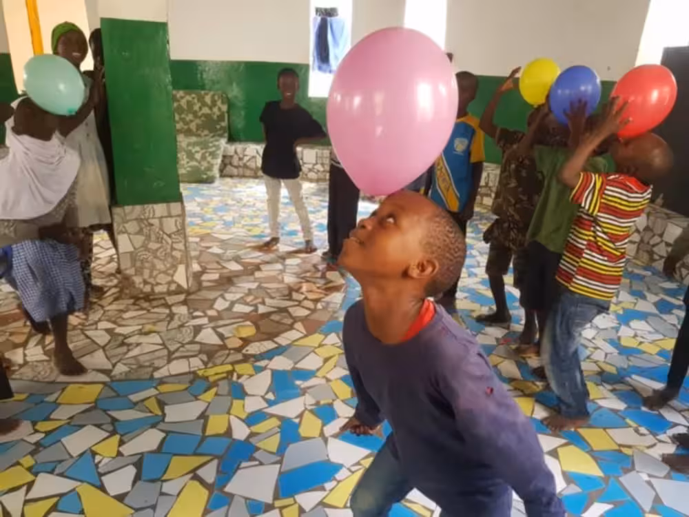 Fatou Gaye's KInderschutzhaus in Gambia: Erneuerung der Klärgrube