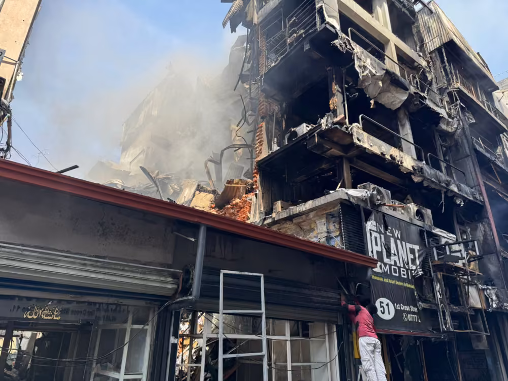 Geschäft meines Onkels in Sri Lanka nach Brand zerstört – Hilfe dringend benötigt