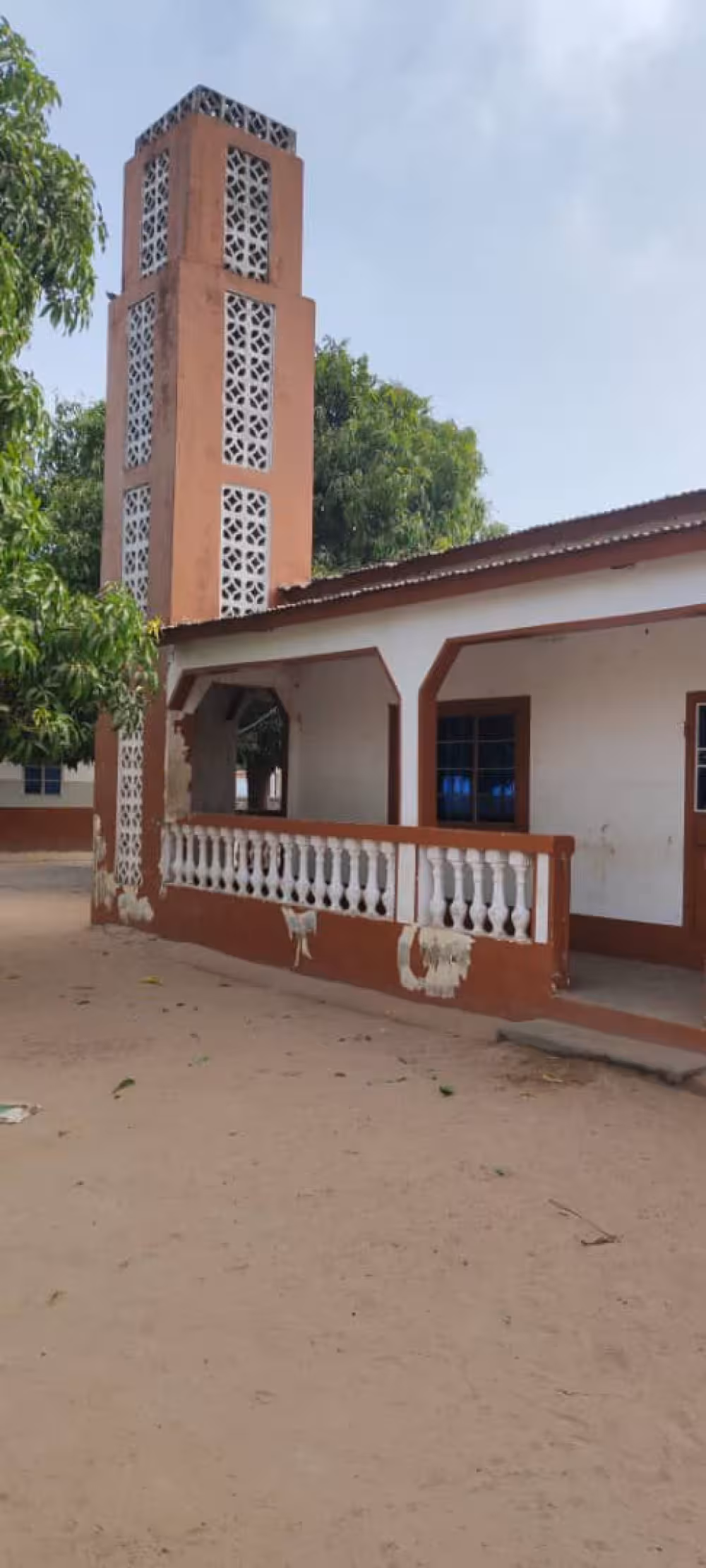 Eine Moschee in Gambia benötigt unsere Hilfe !! 